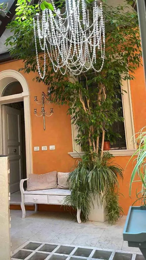 Apartment Ferienwohnung Casa San Domenico Mantua Italien
