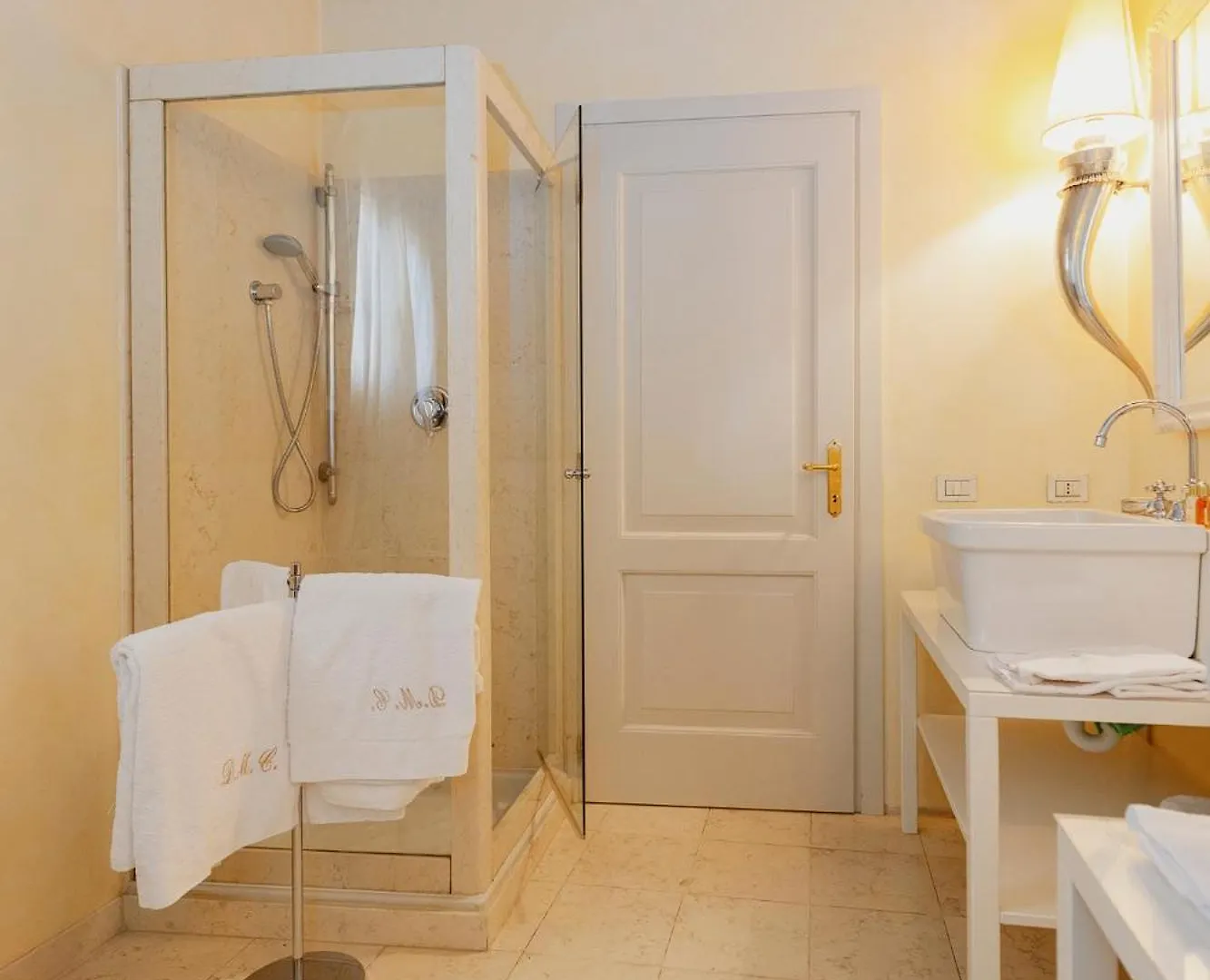 Apartment Ferienwohnung Casa San Domenico Mantua Italien